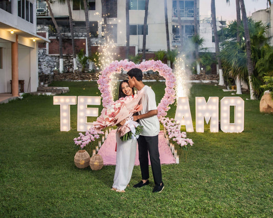 Propuesta de noviazgo en Acapulco en Jardín Privado - Paquete Corazón Premium + Letras gigantes Te amo