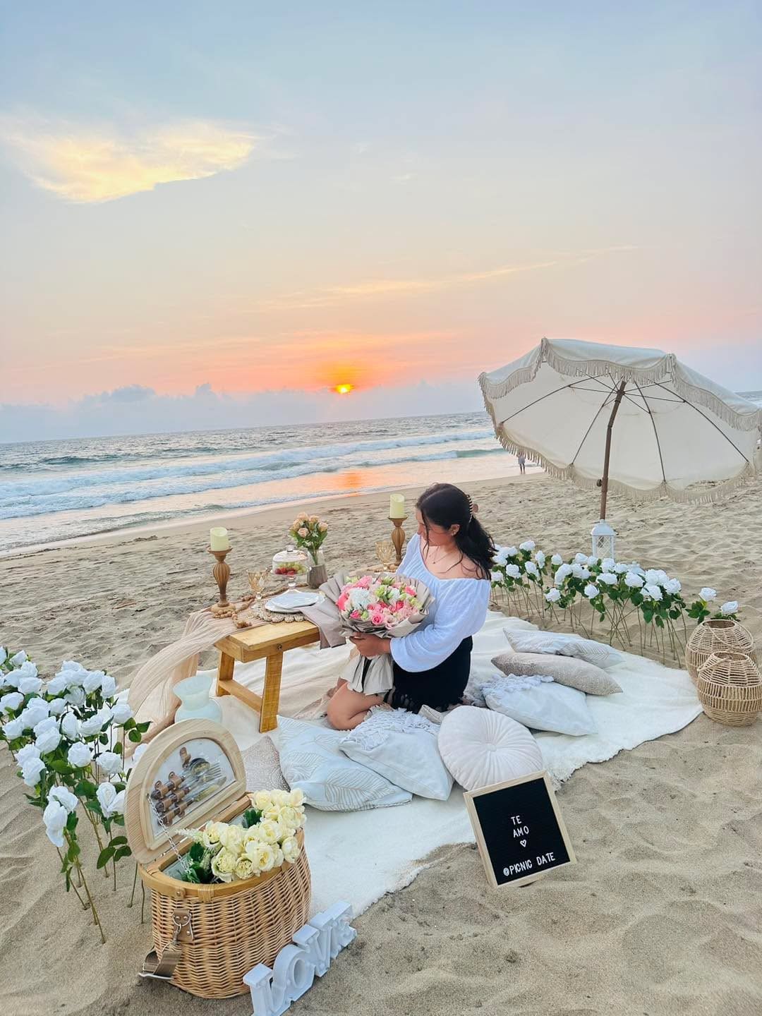 Picnic romántico en la playa: Guía completa para sorprender a tu pareja 💖